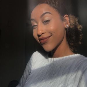 Meet your Posher, Niahra